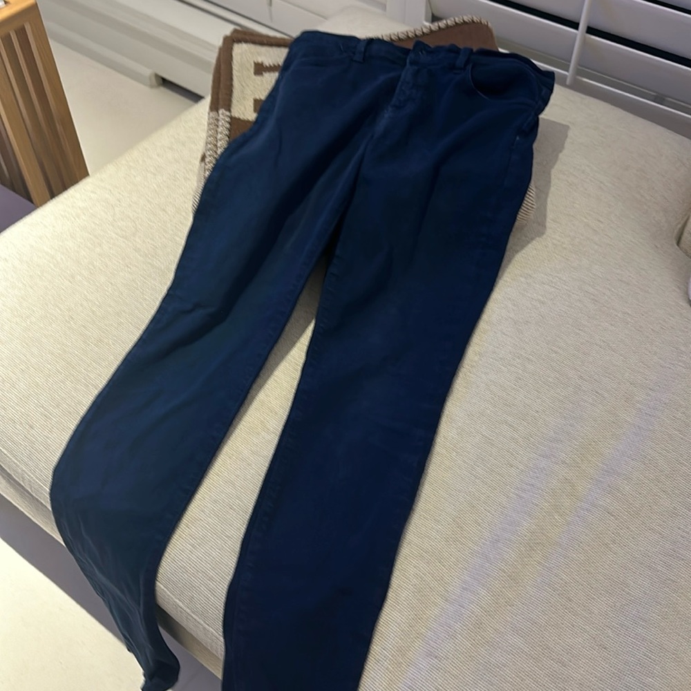 Very cool j brand jeans. Colour is amazing blue.